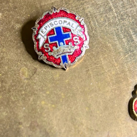 VTG Brass and Enamel Religious pin with cross and crown. - Picture 1 of 5